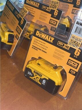 DEWALT 20V XR 6Ah Lithium-Ion Battery Pack - Yellow/Black